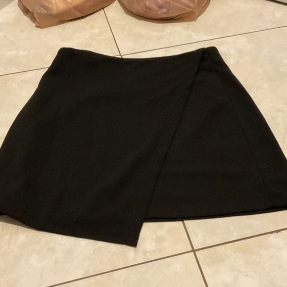 Skirts - Picture 2 of 5